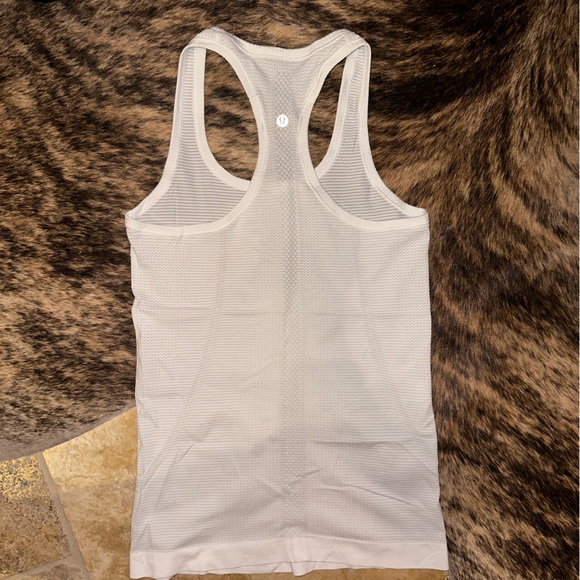 Lululemon size 6 tank top white - Picture 2 of 2